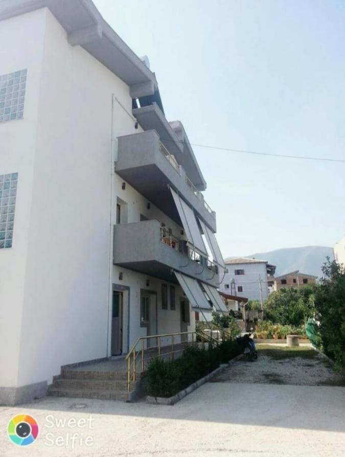 Апартаменты Apartmet Dritan Belulaj Орикум Экстерьер фото